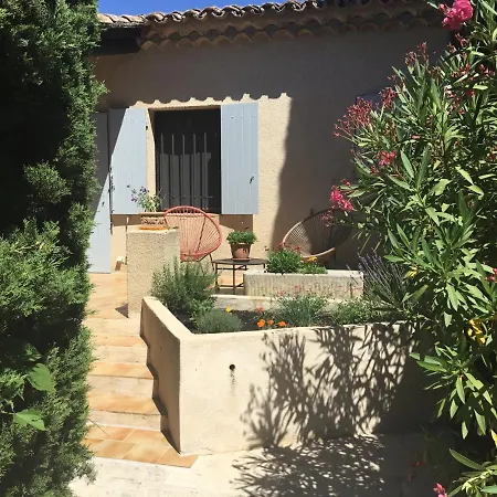 Petit Cocon Dans Le Luberon منزل للإقامة *